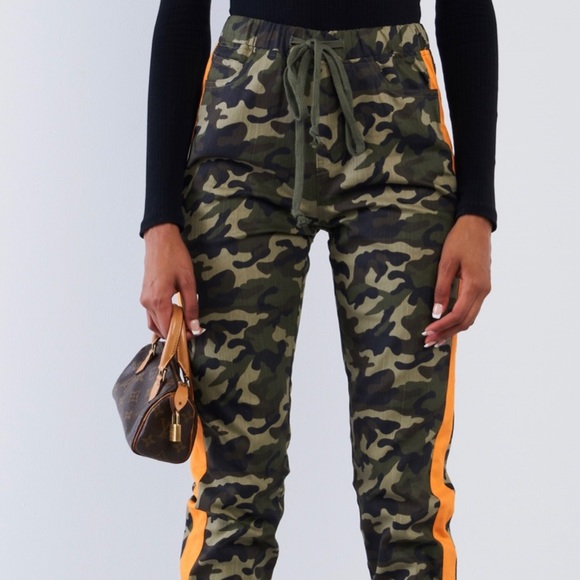 Pants - Camouflage High Waisted Joggers